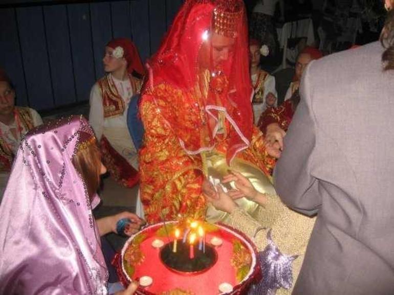 80 ilde bitti sadece Eskişehirde kaldı: Köylüler haberi ancak düğün günü duyabiliyor