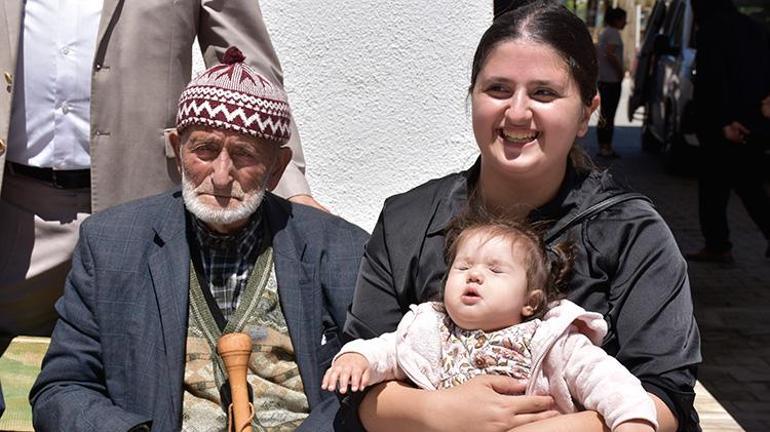 100üncü yaşını torununun torunu ile kutladı: Uzun yaşamın sırrını anlattı