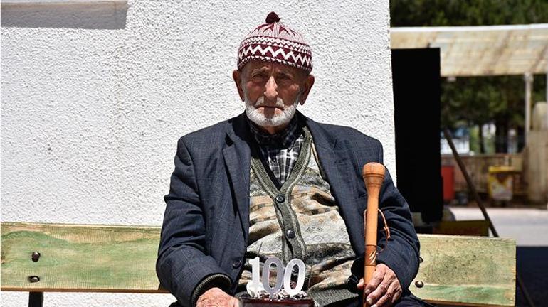 100üncü yaşını torununun torunu ile kutladı: Uzun yaşamın sırrını anlattı