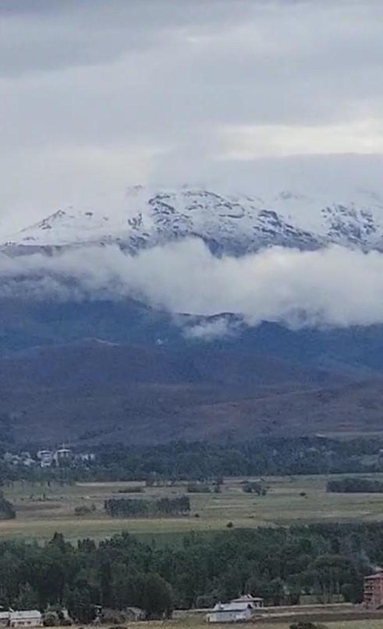 Temmuz ayında lapa lapa kar yağdı: Yazı görmeden kış geri geldi