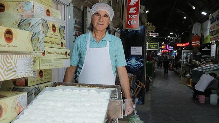 50 yıllık ustadan Kayserinin asırlık çarşısında bir ilk İmalathaneyi dükkanın önüne taşıdı, herkes onu izliyor