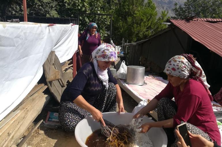 Erzincanda köylü kadınların gelir kapısı oldu Bir oturuşta tonlarca yapıp pazarda satıyorlar