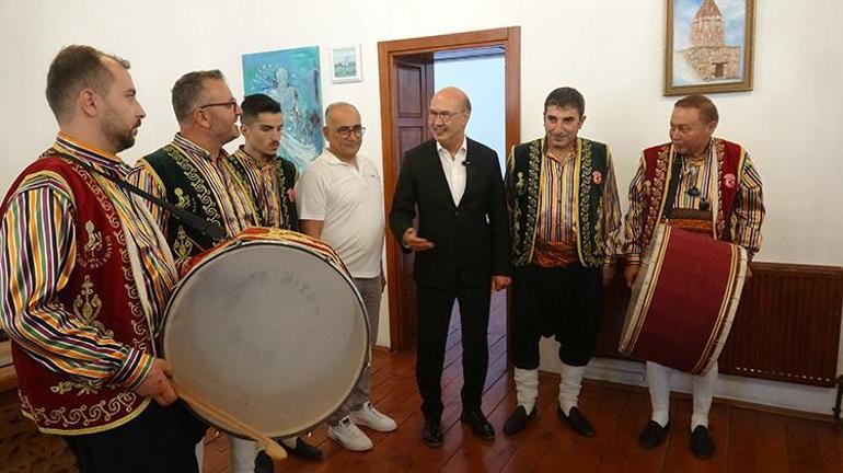 Akşehirde Nasreddin Hoca Şenliği coşkusu başladı: Davulun başına başkan geçti