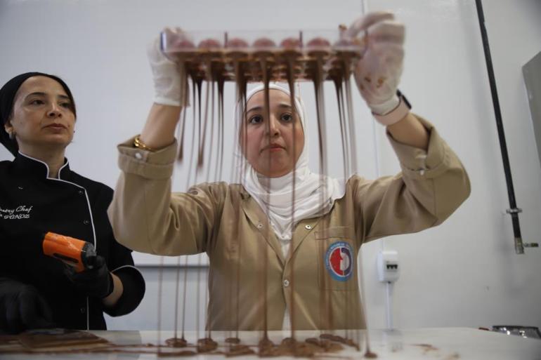 Gaziantepte ev hanımları 5 haftada öğrenip meslek sahibi oluyor