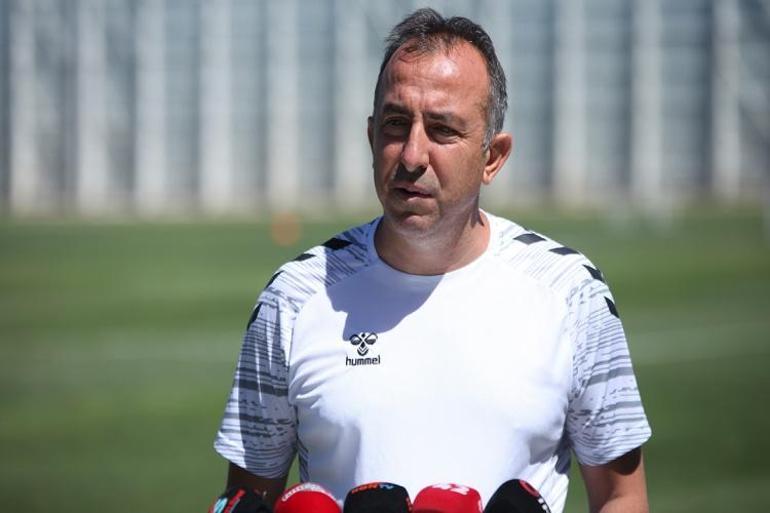 Konyaspora milli sağ bek: Recep Uçar transferin müjdesini verdi