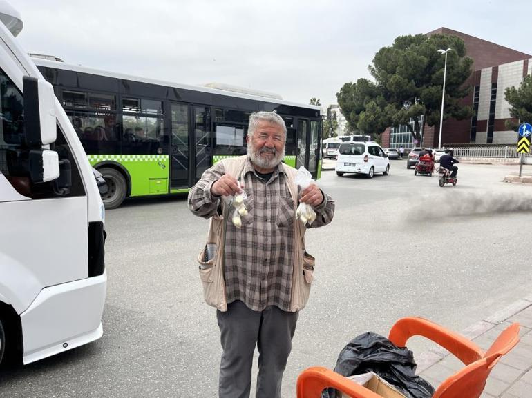 Adanada kimsenin bulamadığını buluyor Dolmuş esnafı onun eline bakıyor