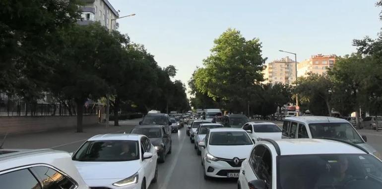 Konyada herkes bu noktada tıkanıyor: Sürücüler isyan etti Biri bitti biri başladı