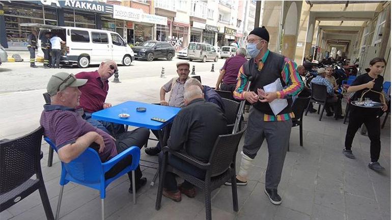 Çankırı zabıtası dilenci rolüne girdi 10 dakikada yemek parasını topladı; gerçek dilenci ile sürpriz karşılaşma