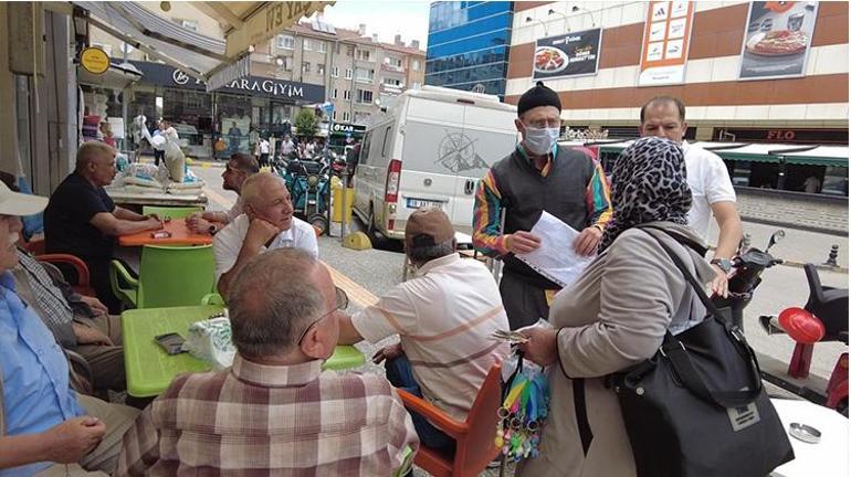 Çankırı zabıtası dilenci rolüne girdi 10 dakikada yemek parasını topladı; gerçek dilenci ile sürpriz karşılaşma