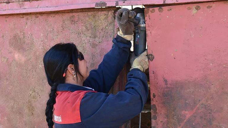 Afyonkarahisarda 2 çocuk annesi kadın babasının yolundan gitti geçim kaynağını buldu