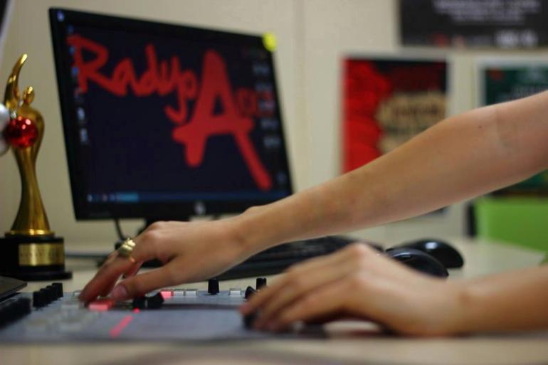 Anadolu Üniversitesinde geleceğin radyocuları yetişiyor: Radyo Ada stajyerler mikrofon başında