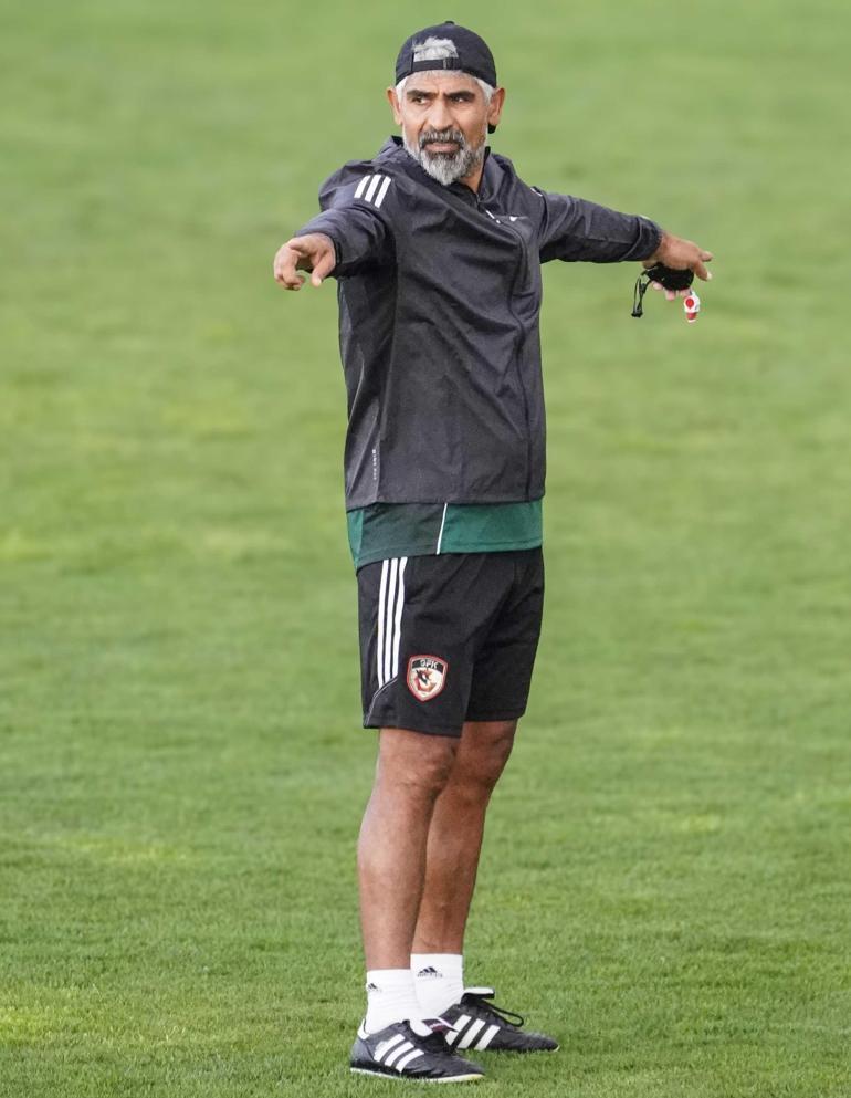 Gaziantep FKda yeni sezon hazırlıklarına tam gaz devam: Juninho Bacuna ilk antrenmanına çıktı