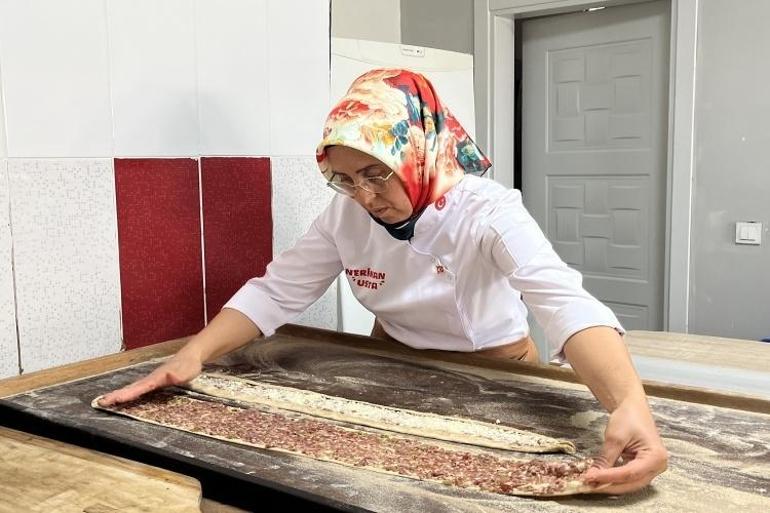 Oğlunun dershane parası için bu işe girdi: Konyada sadece o yapabiliyor