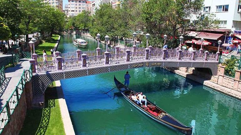 Eskişehir Büyükşehir Belediyesi Kentparkta ne var, nasıl gidilir, giriş ücreti ne kadar, su gösterileri havuzu saat kaçta başlıyor