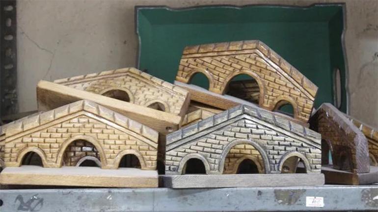 Hepsi el emeği göz nuru: Adananın tarihi sembolleri ahşap maketlere dönüşüyor