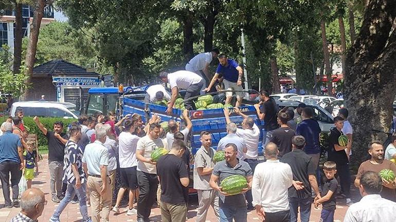 Tokatta ölen yakınları için 15 ton karpuz dağıttılar