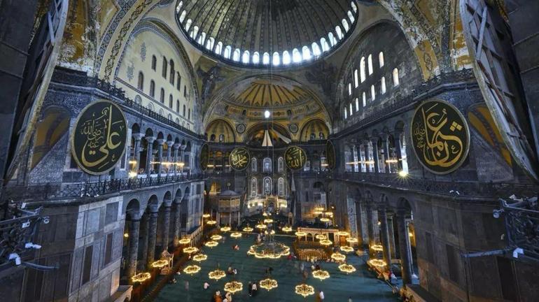Ayasofya-i Kebir Camii 40 milyon ziyaretçiyle rekor kırdı