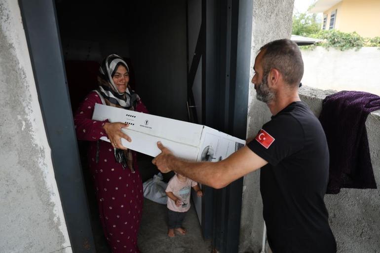 Adanada yürekleri serinleten hareket: İhtiyaç sahiplerine vantilatör dağıttı
