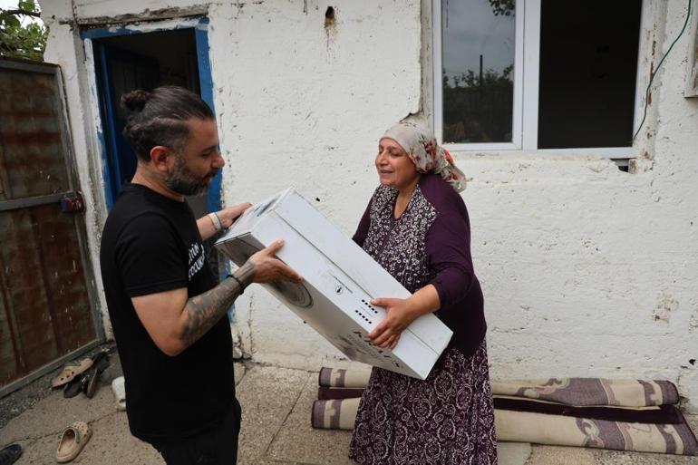 Adanada yürekleri serinleten hareket: İhtiyaç sahiplerine vantilatör dağıttı