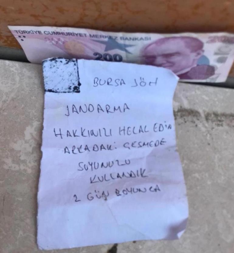 Bilecikte duygulandıran not Hem yangını söndürdüler hem de suyun parasını bıraktılar