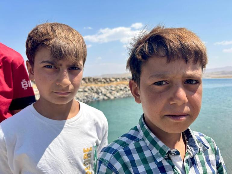 Van Gölüne girenler gözlerine inanamıyor Çocukların saçları altın rengine döndü: Kışın Ronaldo, yazın Osimheniz