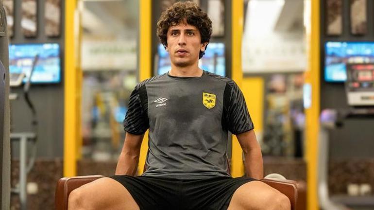 Fenerbahçenin eski yıldızı Adana 01 FKya imza attı
