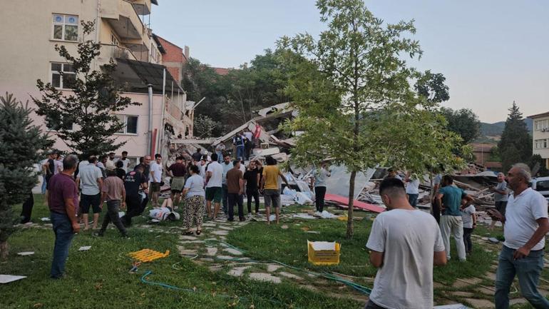 Balıkesirde 6.1 büyüklüğünde deprem meydana geldi