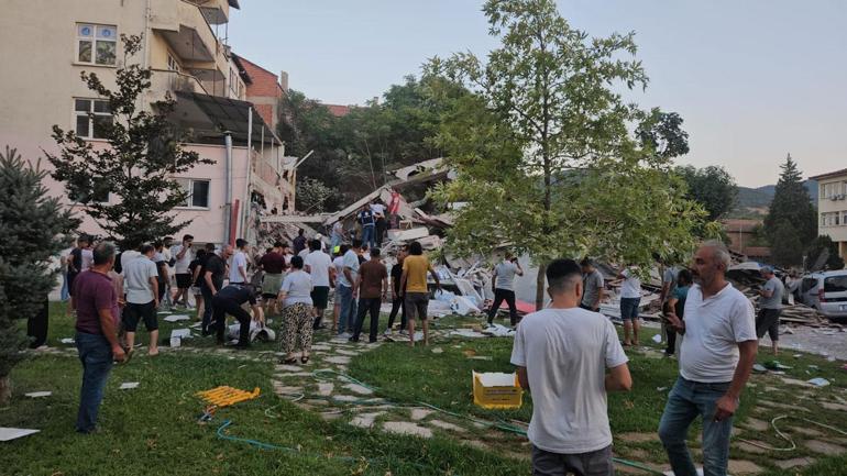 Balıkesirde 6.1 büyüklüğünde deprem meydana geldi
