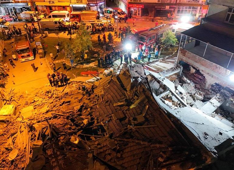 Balıkesirde 6.1 büyüklüğünde deprem meydana geldi