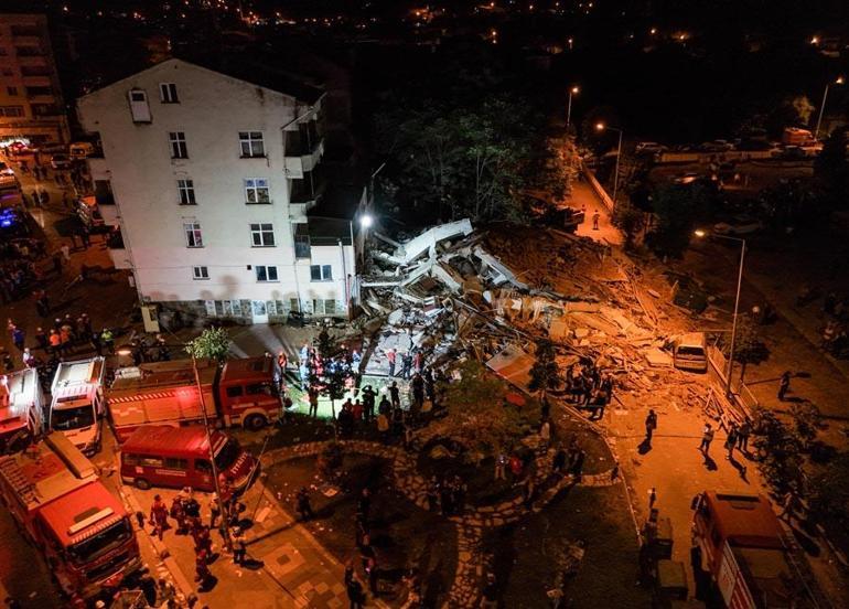 Balıkesirde 6.1 büyüklüğünde deprem meydana geldi