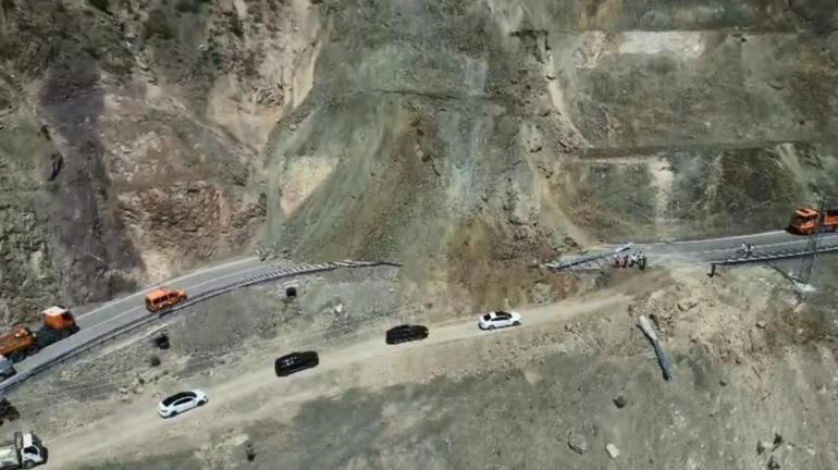 Heyelan sonrası Artvinde ulaşım kontrollü sağlanıyor