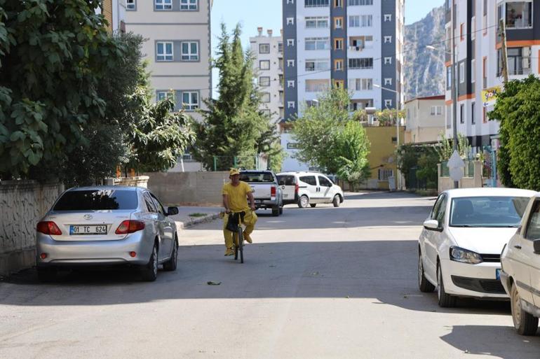 Sarı bisikleti ve şalvarıyla dondurma satıyor Kozanın en renkli dondurmacısı o oldu