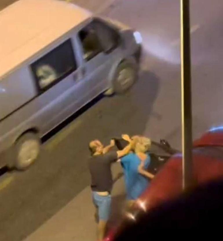 Kuşadasında mahalle ayağa kalktı: 2 kadın 1 erkek birbirine girdi