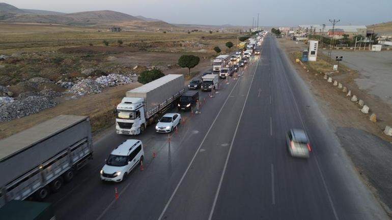 Karayolunda çile bitmedi: Bitlis Tatvan yolu tıkandı