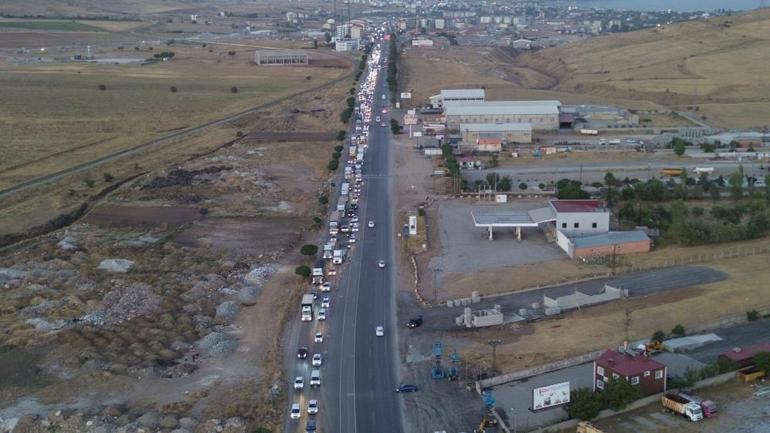 Karayolunda çile bitmedi: Bitlis Tatvan yolu tıkandı