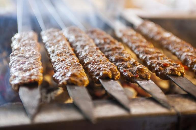 Yediğiniz kebap gerçek Adana kebap olmayabilir: Uzmanı o püf noktasını açıkladı: Dağılmıyorsa...
