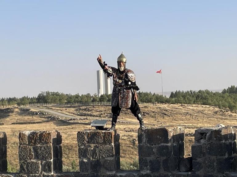 Yıllar önce askerlik yaptığı topraklara bambaşka şekilde döndü Malazgirt Kalesini yeniden fethetti