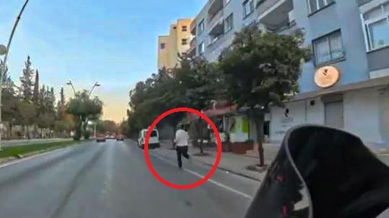 Bahşiş için canını hiçe saydı Metrelerce koşup, gelin arabasının kaputuna atladı