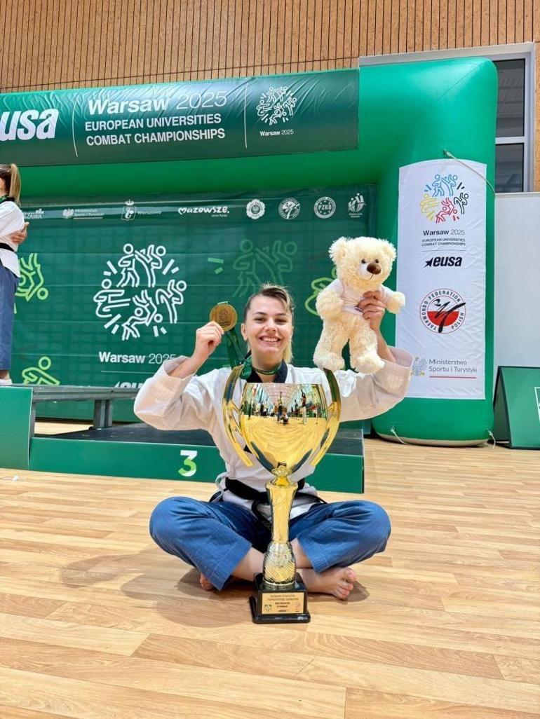 7. kez dünya şampiyonu oldu Eskişehirli taekwondocudan gururlandıran haber