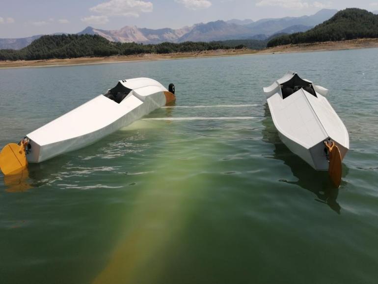 Burdurda eğitim uçağı, gölden su alırken kaza kırıma uğradı