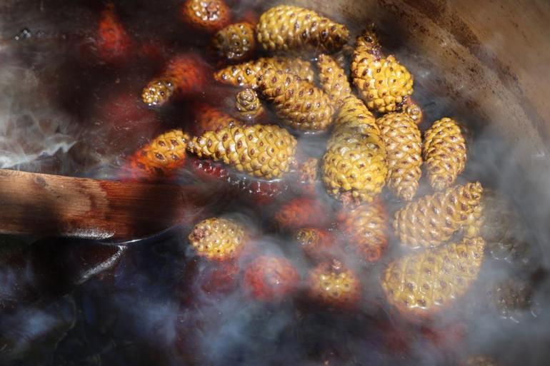 Sigara içenlere doğal çözüm 7 saat odun ateşinde pişiyor, her derde deva