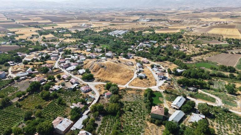 6 bin yıllık tapınaktan sonra Tadım Kalesinde insan ve hayvan kemikleri ortaya çıktı