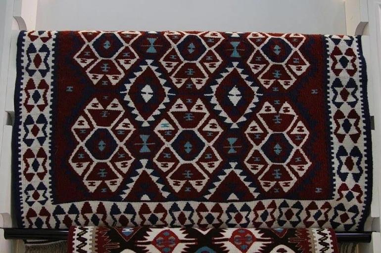 Vanda asırlık kilim motifleri hediyelik eşyalara yansıtıldı Metrekaresi 3 bin 500 liraya alıcı buluyor