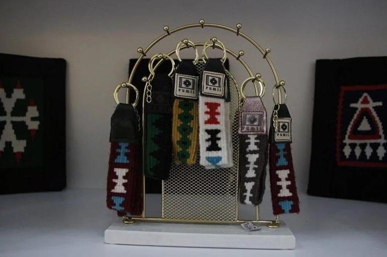 Vanda asırlık kilim motifleri hediyelik eşyalara yansıtıldı Metrekaresi 3 bin 500 liraya alıcı buluyor