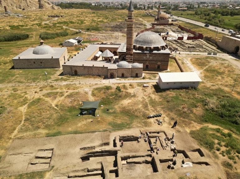 Vanda yeni kalıntılara ulaşıldı Osmanlı mirası gün yüzüne çıkarılıyor