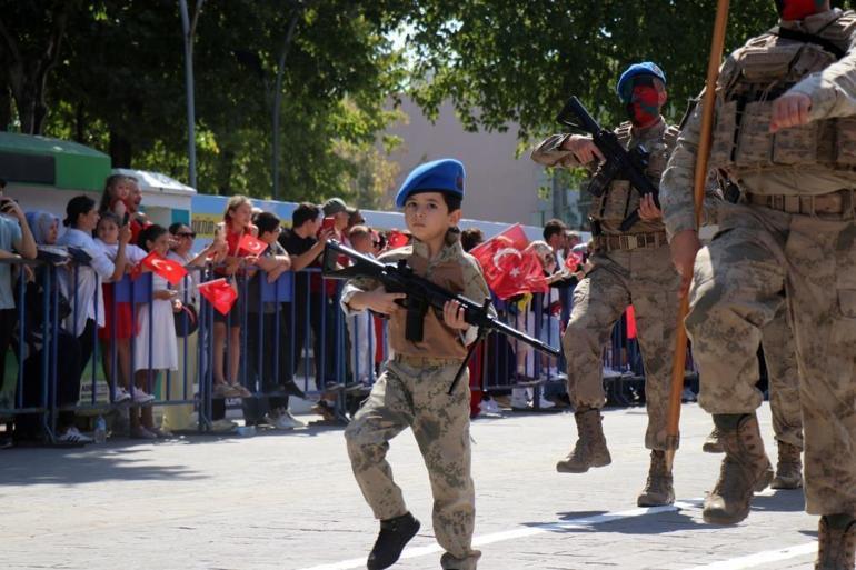30 Ağustosun en çok konuşulan ismi minik komando oldu
