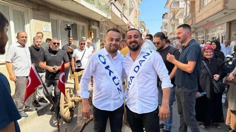 Damat ve sağdıcı şoke eden düğün sürprizi: Öküz arabasını kendileri çekti