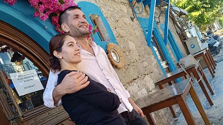 Manisada yol kenarında aracının patlayan lastiğini değiştiren aileye kamyonet çarptı Karı koca öldü çocukları yaralandı