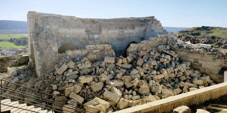 Gaziantepin meşhur camisi çöktü Valilik harekete geçti