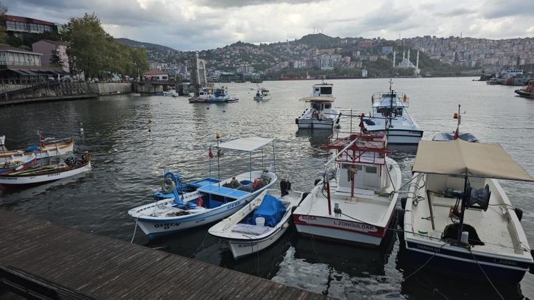 Zonguldakta dalga boyu rekor kırdı Liman Caddesini sardı